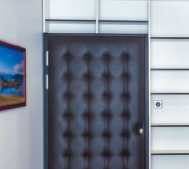 Bibliothèque Shelfi – La Garenne-Colombes – mélaminé blanc – détails noirs élégants