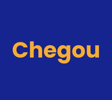 A imagem mostra um círculo com o texto "Chegou", em letras na cor laranja e o fundo azul.