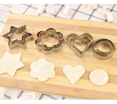 modelador de biscoito nos formatos de estrela, flor, coração e redondo