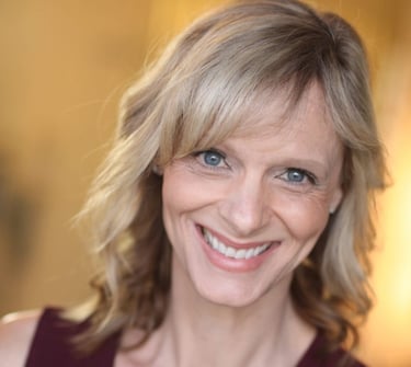 Laura - team bio photo