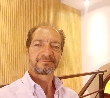 Arturo A. Martearena. Escritor.