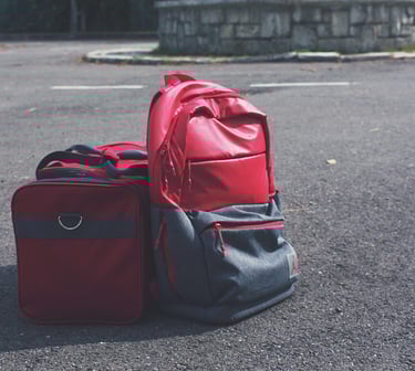 borse e zaini comodi per viaggiatori over 60 (foto pexels)