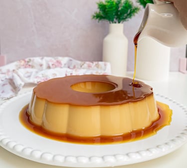 Pudim artesanal Topdim feito com Leite Moça e calda de caramelo, pudim tradicional