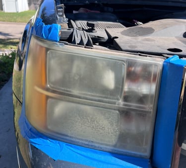 Front of blue truck has faded and hazed headlight, the restoration has not yet taken place