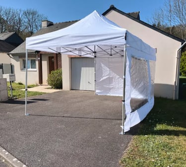 barnum pliant ouvert sur le côté pour réception