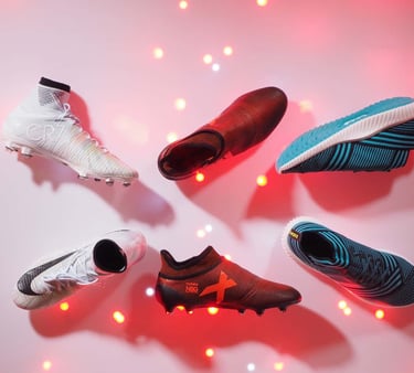 Photographie haut de gamme de chaussures de sport dans le thème de noël réalisé par le photographe Laurent Chastel dans le 06