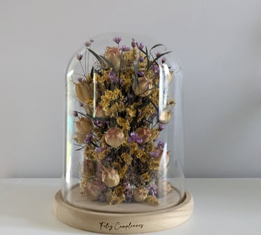 Cupulas de cristal con flores secas y preservadas. base de madera personalizable. Varios tamaños