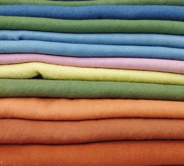 echarpes etoles teinture vegetale fibres naturelles laine soie coton artisanat textile france millau