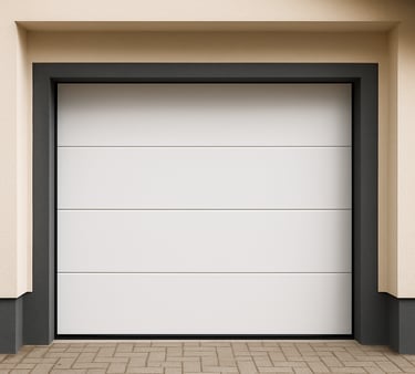 Porte de garage sectionnelle blanche installée sur une maison moderne Isovergne