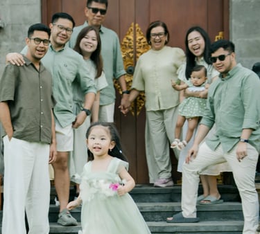 Large family gathered at a traditional Balinese entrance during a multigenerational family photography session in Bali.