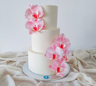 Wedding cake élégant et raffiné, réalisé sur mesure pour un mariage inoubliable