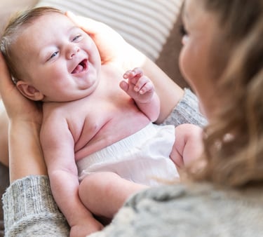 maman et bébé qui rigole à Balma