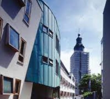 Fachada em Woodframe e cobre da prefeitura de Zutphen