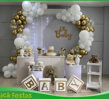 Decoração infantil teen com visual moderno, elementos vibrantes e cenário estiloso para festa linda