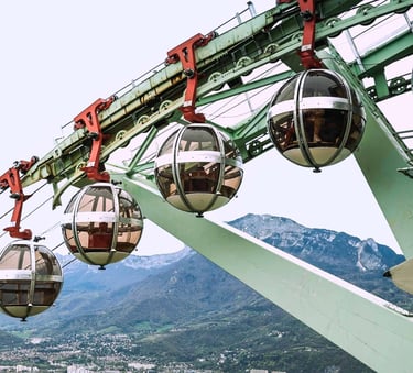 amazing cable car towards Fort de La Bastille