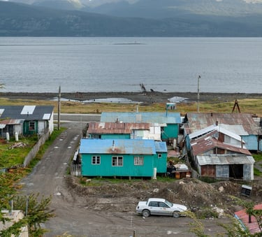 Le village de Puerto Williams sur l'île de San Navarino en Patagonie