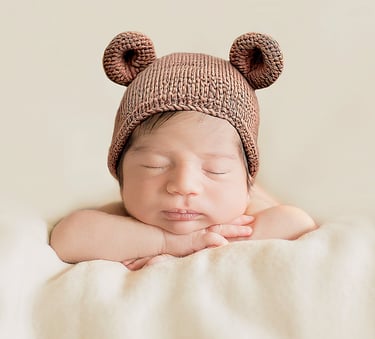newborn photography baby wearing crochet teddy bear beanie bonnet