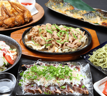 una mesa con una variedad de alimentos para trabajar la nutrición saludable para nadadores