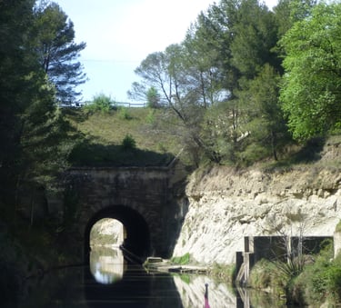 Découvrir le Tunnel du Malpas et écouter sa légende, emblématique du canal du Midi