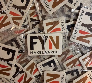 Gepersonaliseerde geurhangers voor FYN Makelaardij
