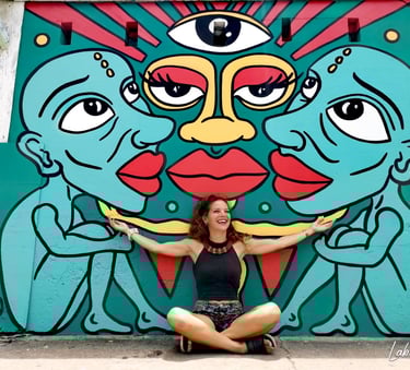1SO devant la fresque réalisée pour le festival Graff-It à Marie-Galante Guadeloupe Photo LaBise