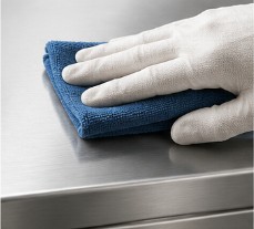 Easy cleaning of stainless steel cabinet surface with hygienic finish