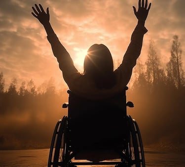 personnes en fauteuil roulant qui lève les bras au ciel