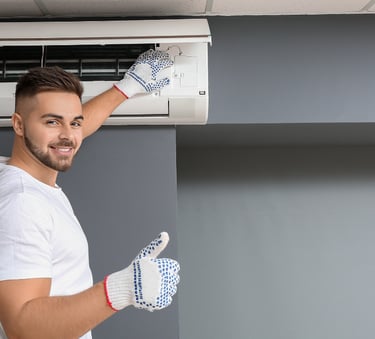 Técnico da A3 Engenharia de Climatização em atendimento, pronto para oferecer soluções e suporte.
