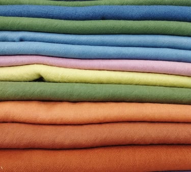 echarpes etoles teinture vegetale fibres naturelles laine soie coton artisanat textile france millau