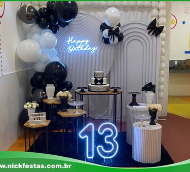 Decoração teen moderna com cores e detalhes descolados para festas de adolescentes