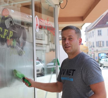 David Vorwerk. DV NET, votre expert en nettoyage de vitres et services professionnels à Molsheim