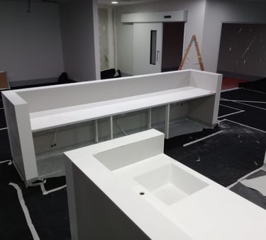 Ok solid surface zona REA de unidad de reanimación y cuidados de adultos Hospital Viladecans