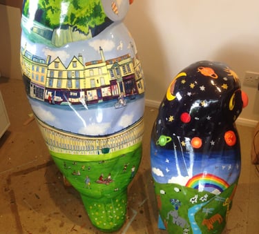 Two painted owls for Owls of Bath Sculpture trail, y Laura Fearn. Back