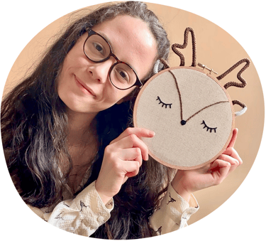 Mini Choum's : Broderie totem cerf, décoration pour chambres d'enfant.