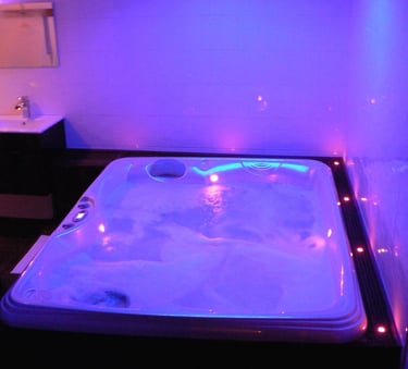 love room proche de rennes avec jacuzzi privatif