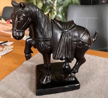 Reparatie antiek houten sculptuur