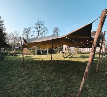 tente stretch, tente nomade, tente dans un jardin