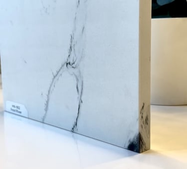 plancha de cuarzo blanco con vetas negras