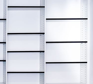 Rangement mural Shelfi – La Garenne-Colombes – bibliothèque design contrastée