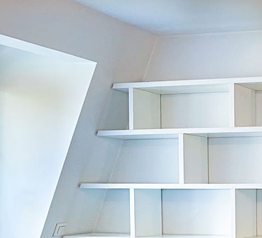 Bibliothèque Shelfi – Rueil-Malmaison – mélaminé blanc – agencement sur mesure