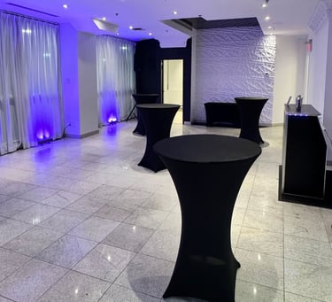 Simple set-up with cocktail tables