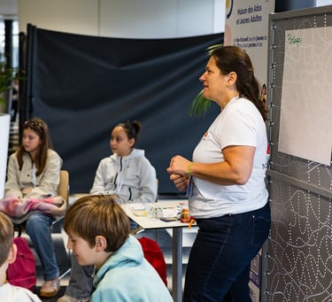 Intervenante de la maison des adolescents du calvados animant un atelier a Harc'event