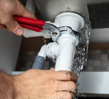 24/7 emergency plumbing service in UAE for burst pipes and urgent water leaks