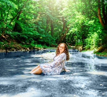 Palmyra PA senior picture photographer. Senior pictures in a creek