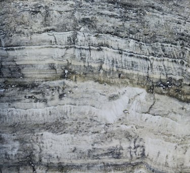 Płytki Trawertyn szary - ciemne włoskie płytki