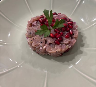 Tartare de thon au sumac et grenade chez Marmite & Papillote, cuisine conviviale