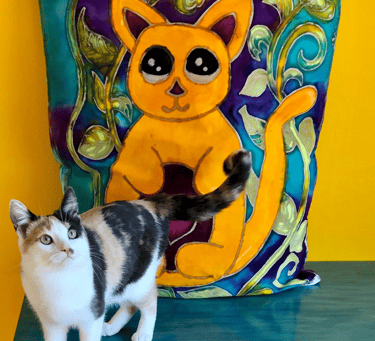 Batik cushion, Batik class, batik painting, cat design, batik art, batik artist, Shuen-Li Spirit
