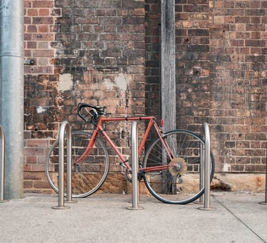 Dviračių ir paspirtukų stovai