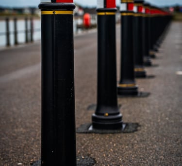 Atitvariniai stulpeliai ir tvorelės