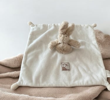 doudou plat lapin moulin roty  beige et blanc